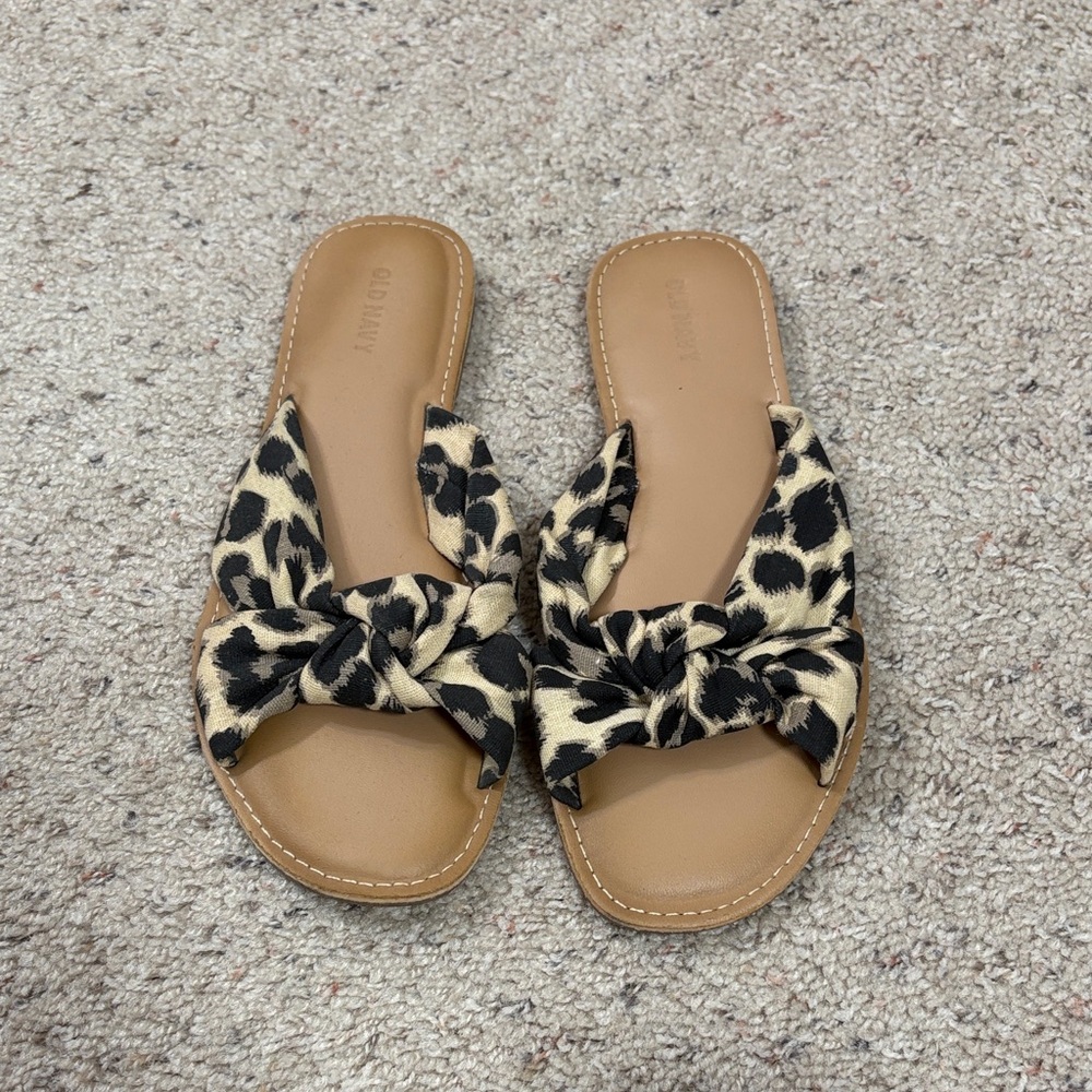 Old Navy Leopard Print Bow Sandals